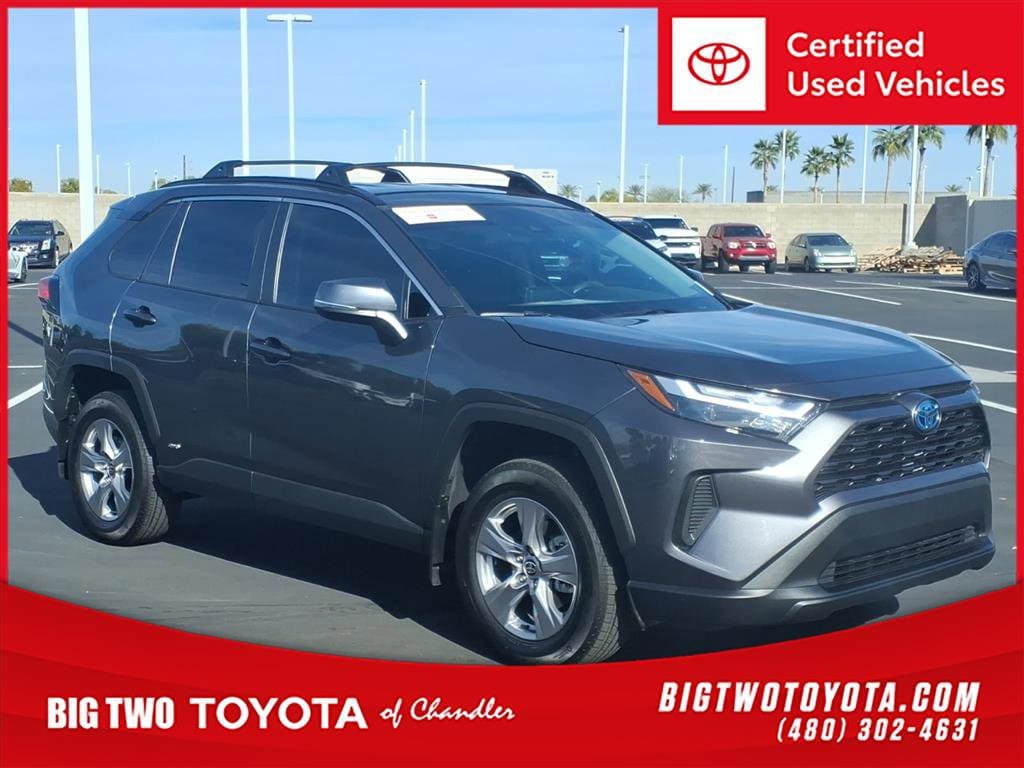 2024 Toyota RAV4 XLE's photo