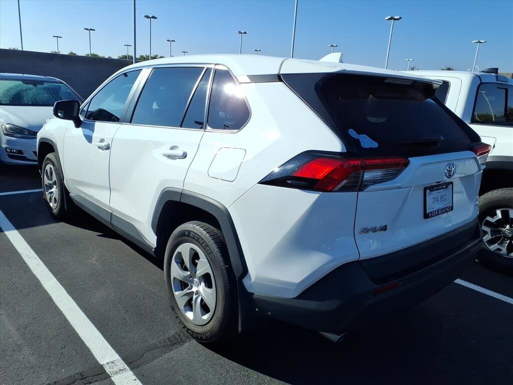 2023 Toyota RAV4 LE photo 4