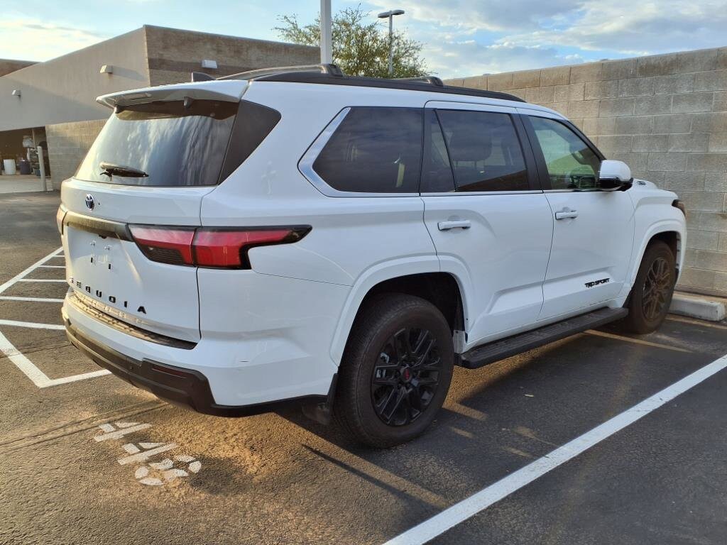 2024 Toyota Sequoia SR5 photo 2