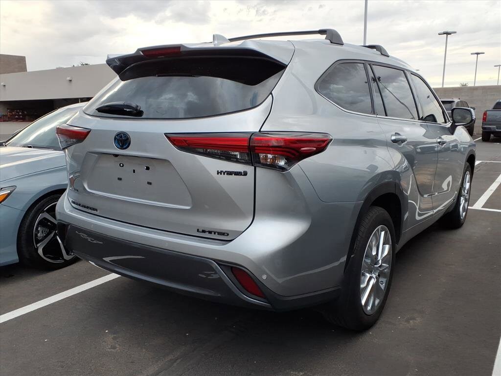 2023 Toyota Highlander Hybrid Limited photo 3