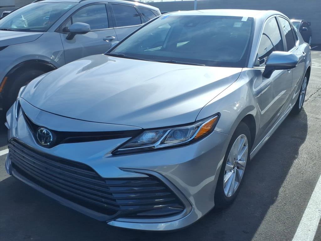 2024 Toyota Camry LE's photo