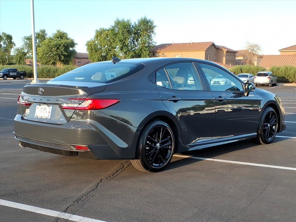 2025 Toyota Camry SE photo 4