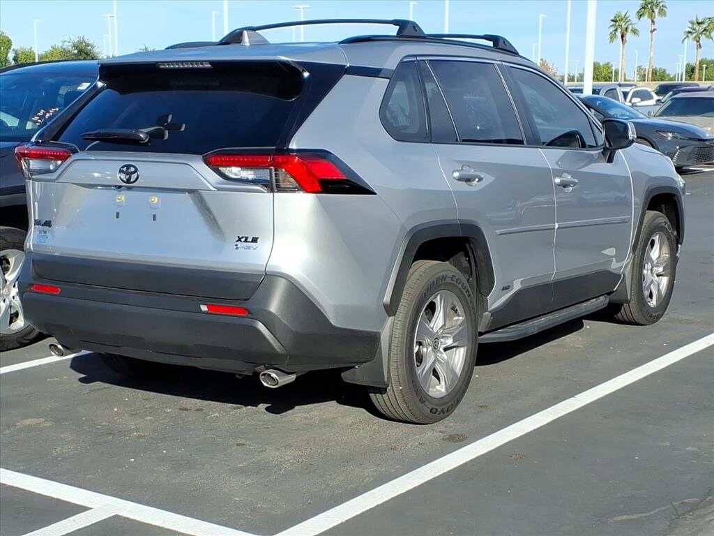 2025 Toyota RAV4 Hybrid XLE photo 4