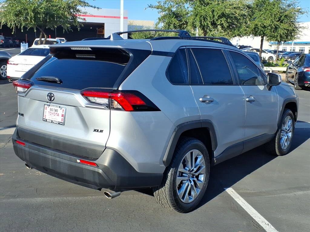 2023 Toyota RAV4 XLE Premium photo 3