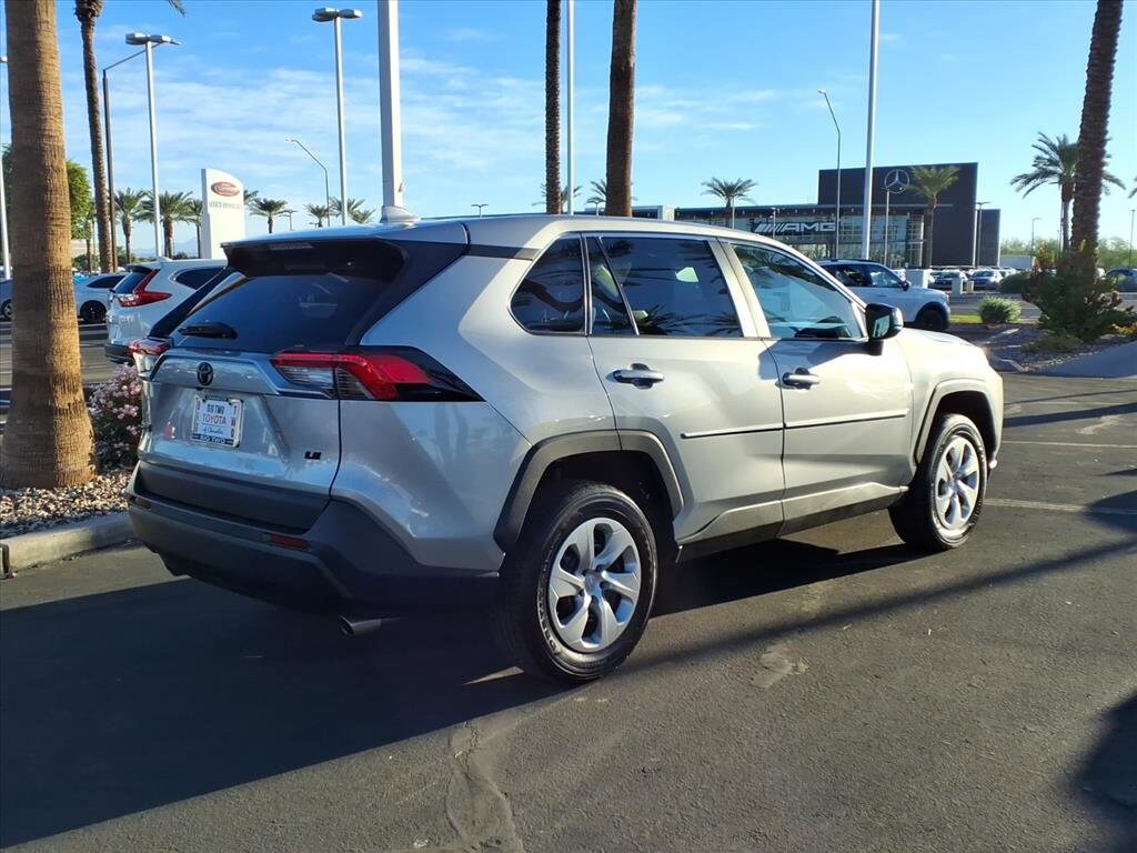 2023 Toyota RAV4 LE photo 4