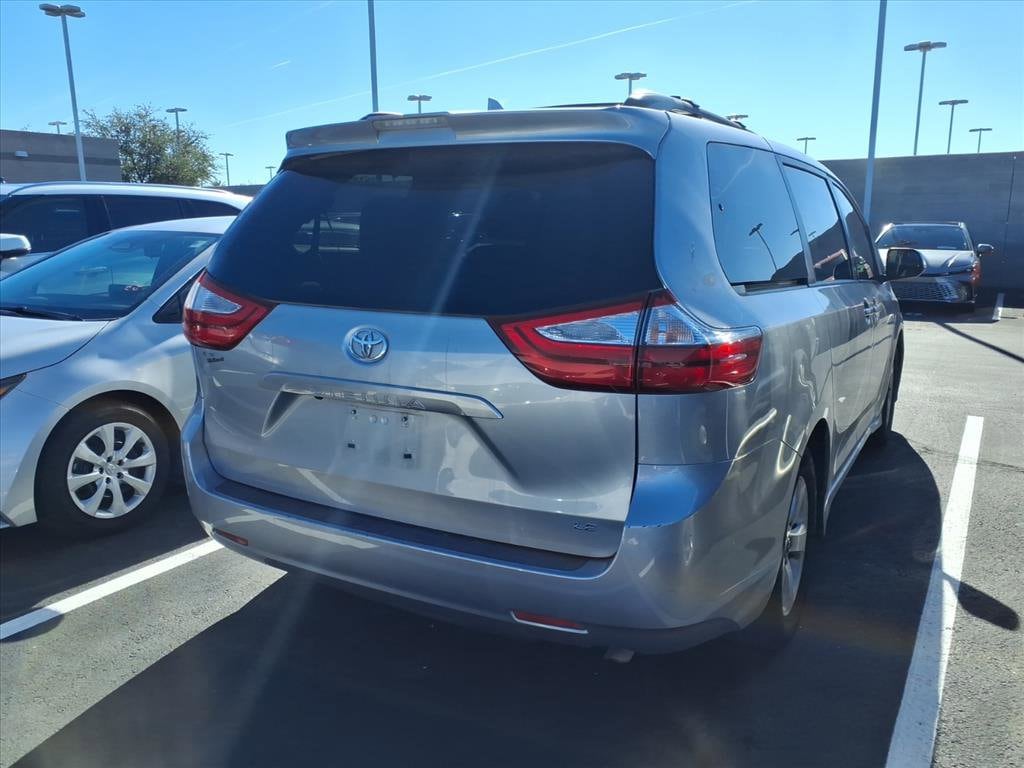 Used 2018 Toyota Sienna Mini Van