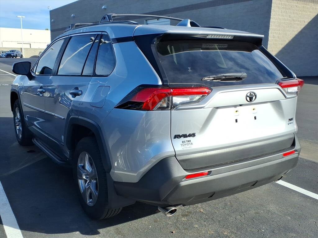 2025 Toyota RAV4 Hybrid XLE photo 3