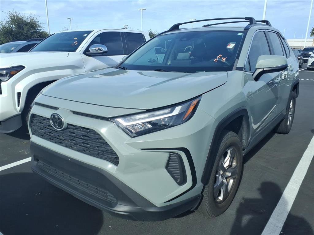 2022 Toyota RAV4 XLE's photo