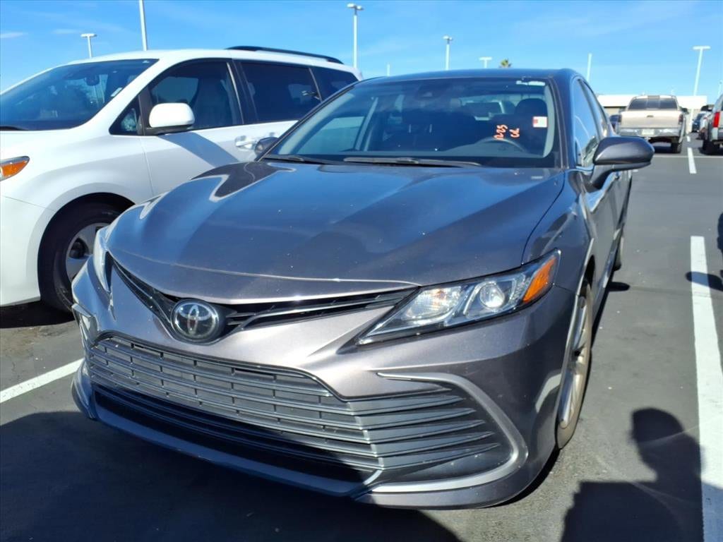 2023 Toyota Camry LE's photo