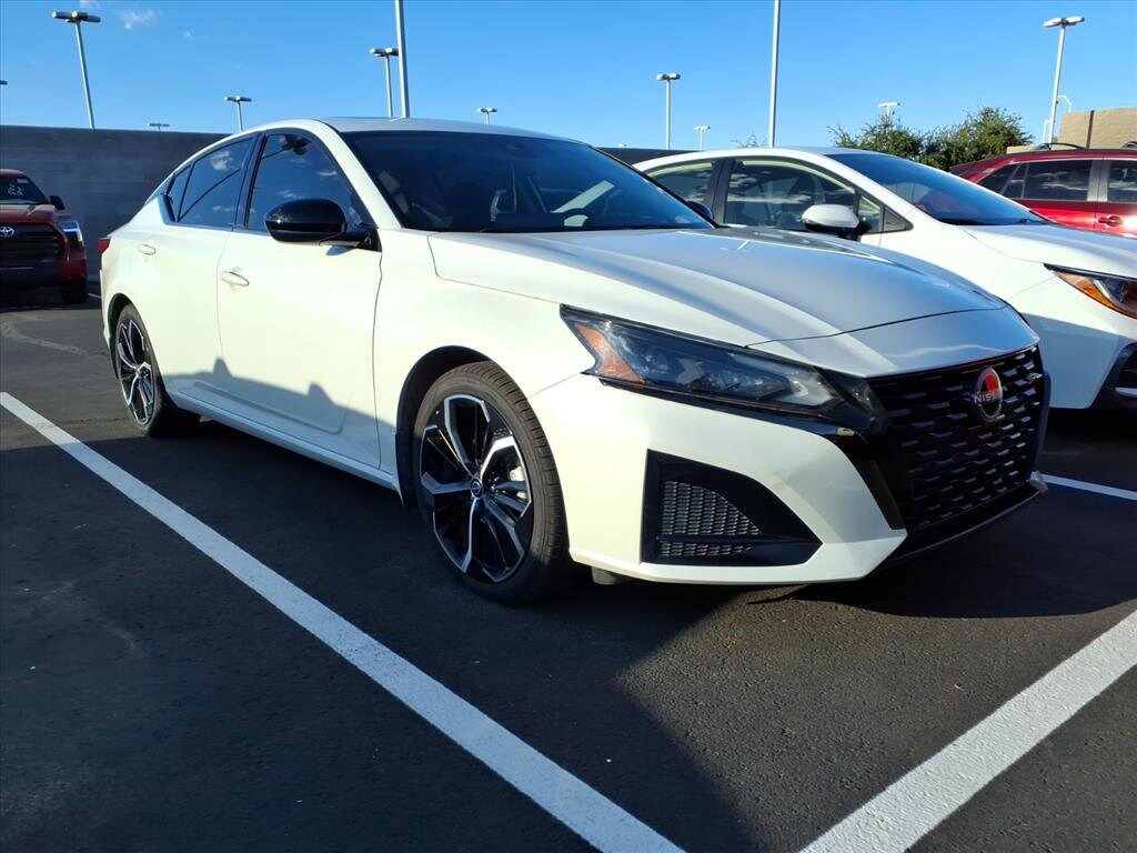 2023 Nissan Altima 2.5 SR photo 2