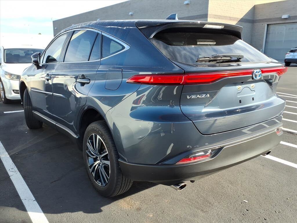 2023 Toyota Venza LE photo 3