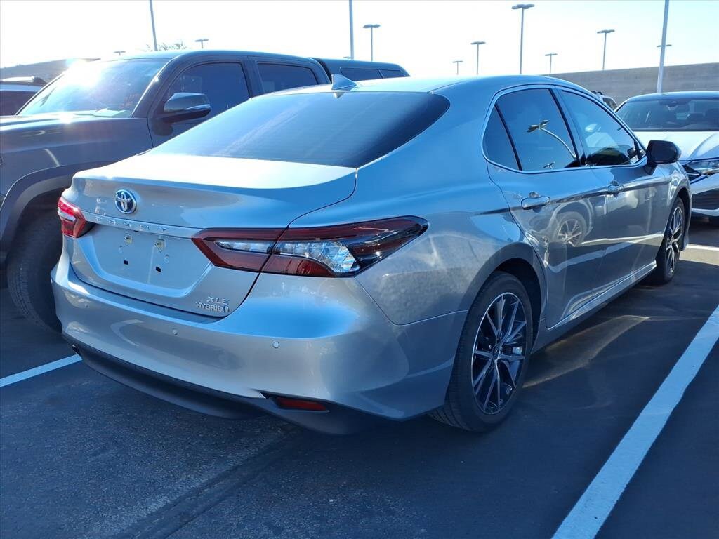 2021 Toyota Camry Hybrid XLE photo 3