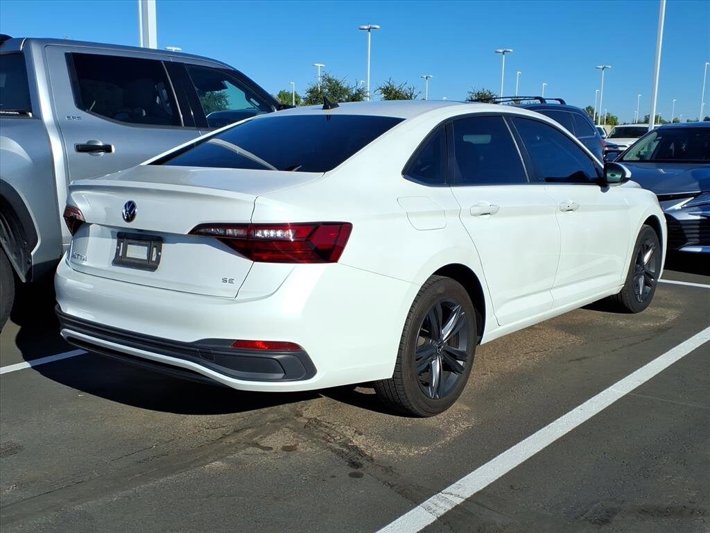 2022 Volkswagen Jetta 1.5T SE photo 3