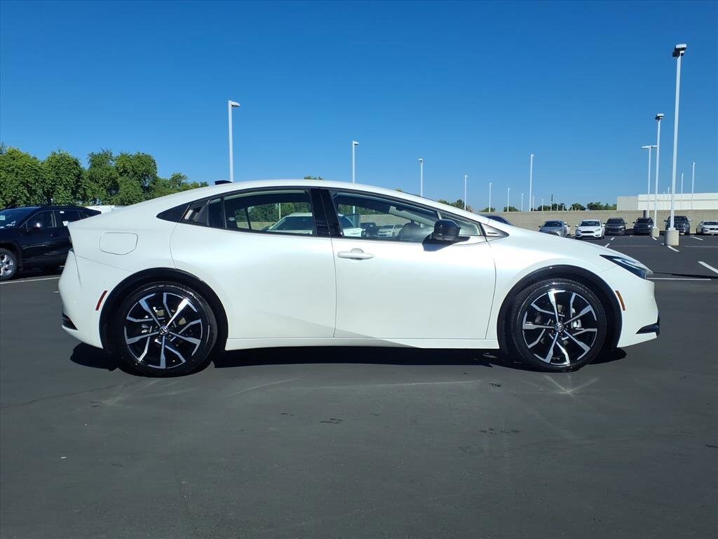 2024 Toyota Prius Prime photo 3