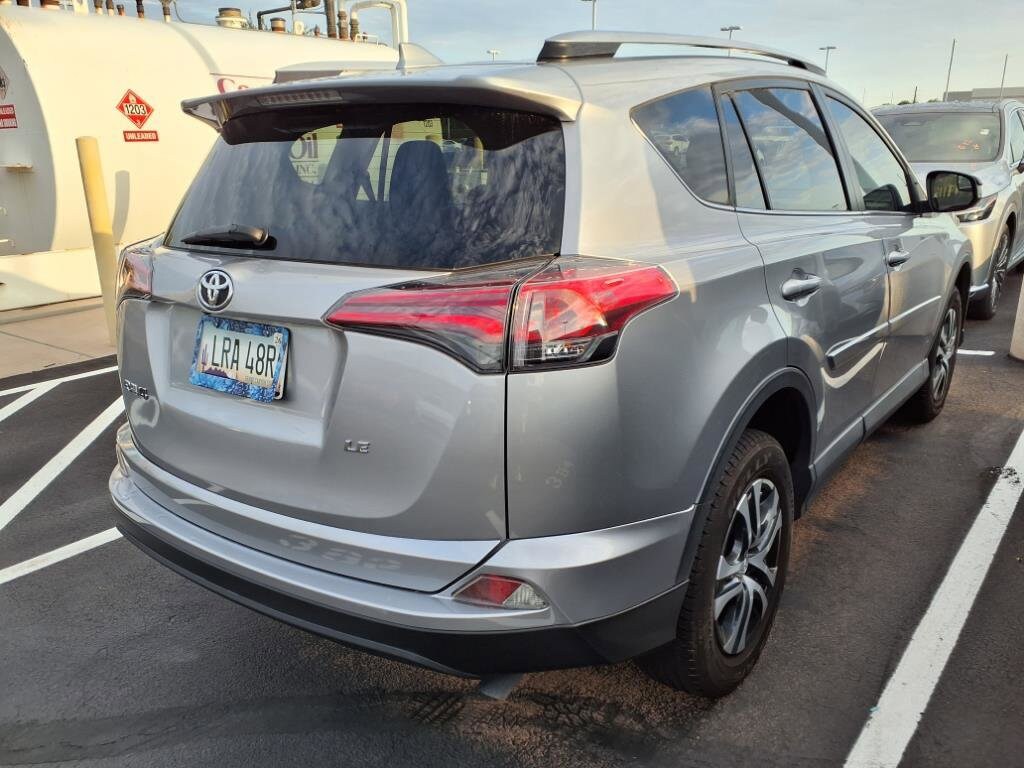 2018 Toyota RAV4 LE photo 3