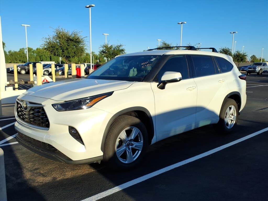 2022 Toyota Highlander Sport photo 2