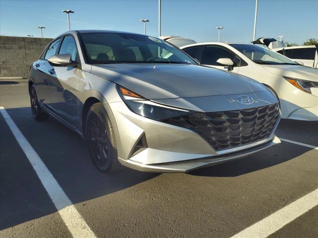 Used 2021 Hyundai Elantra SEL with VIN 5NPLM4AGXMH011925 for sale in Chandler, AZ