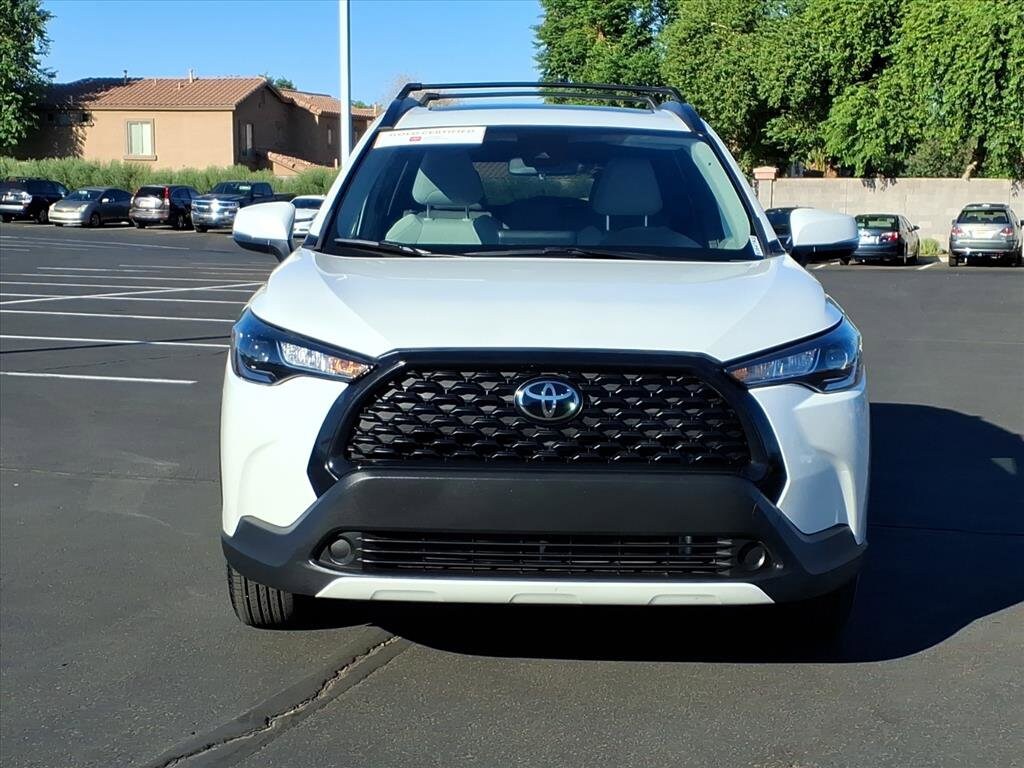 2022 Toyota Corolla Cross LE photo 2