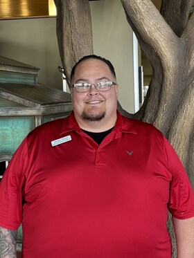 Staff member Noel Ruiz from ID_3dd323