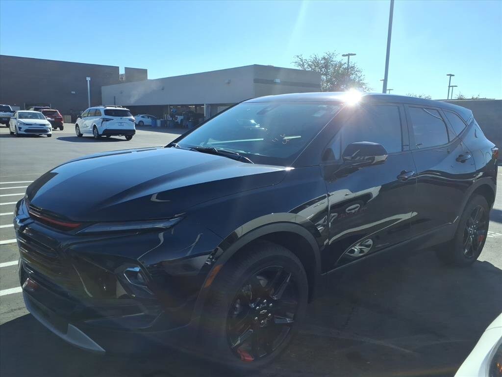 2023 Chevrolet Blazer 2LT photo 2