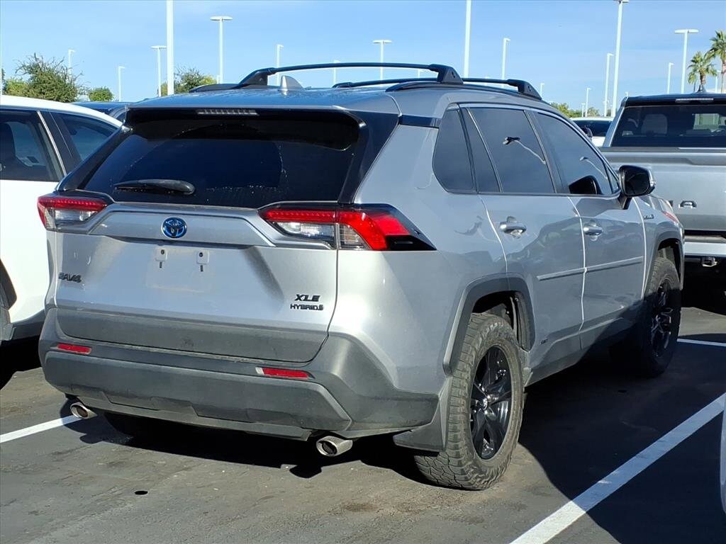 2021 Toyota RAV4 Hybrid XLE photo 4