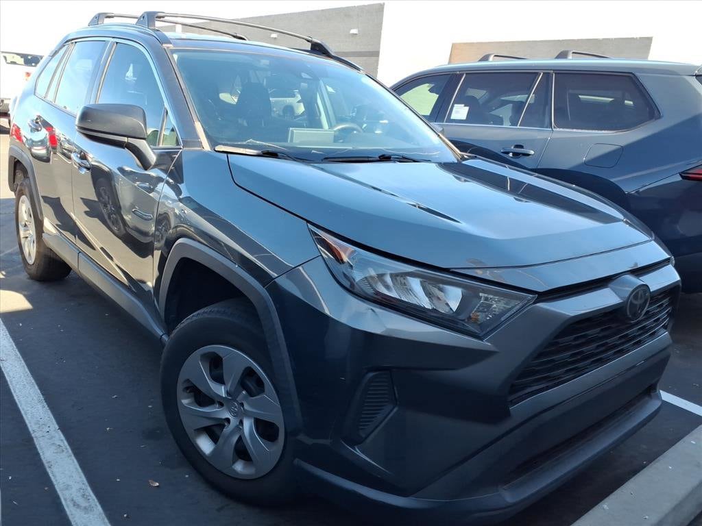2021 Toyota RAV4 LE's photo