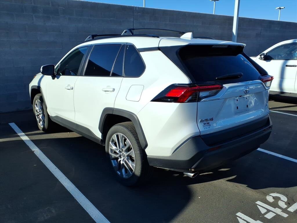 2023 Toyota RAV4 XLE Premium photo 3