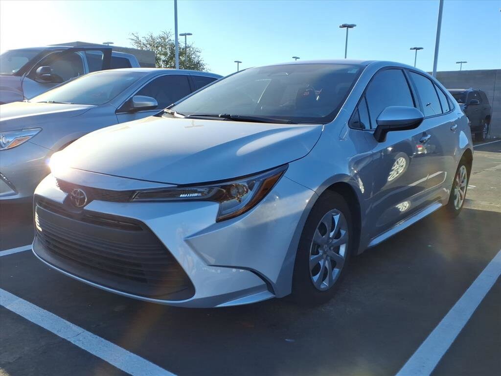 2023 Toyota Corolla LE photo 2
