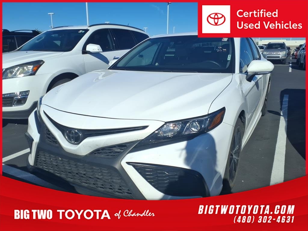 2024 Toyota Camry SE's photo