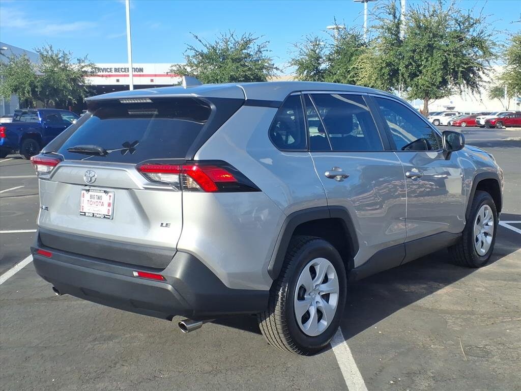 2023 Toyota RAV4 LE photo 4