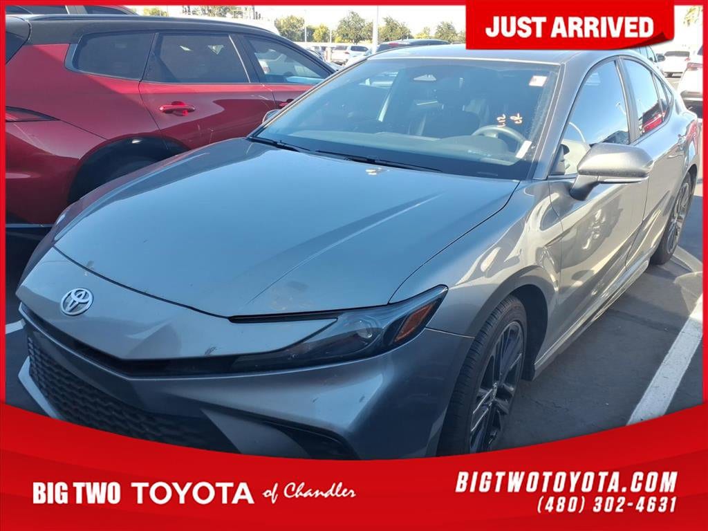 2025 Toyota Camry SE's photo