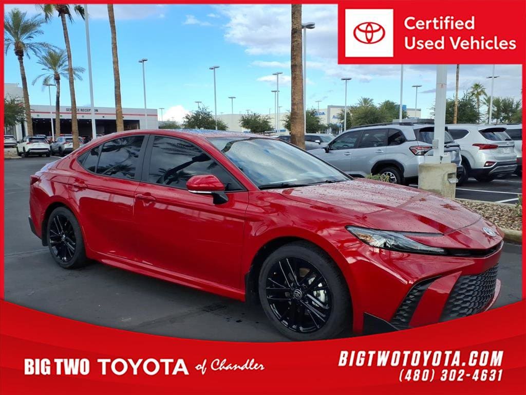 2025 Toyota Camry SE's photo