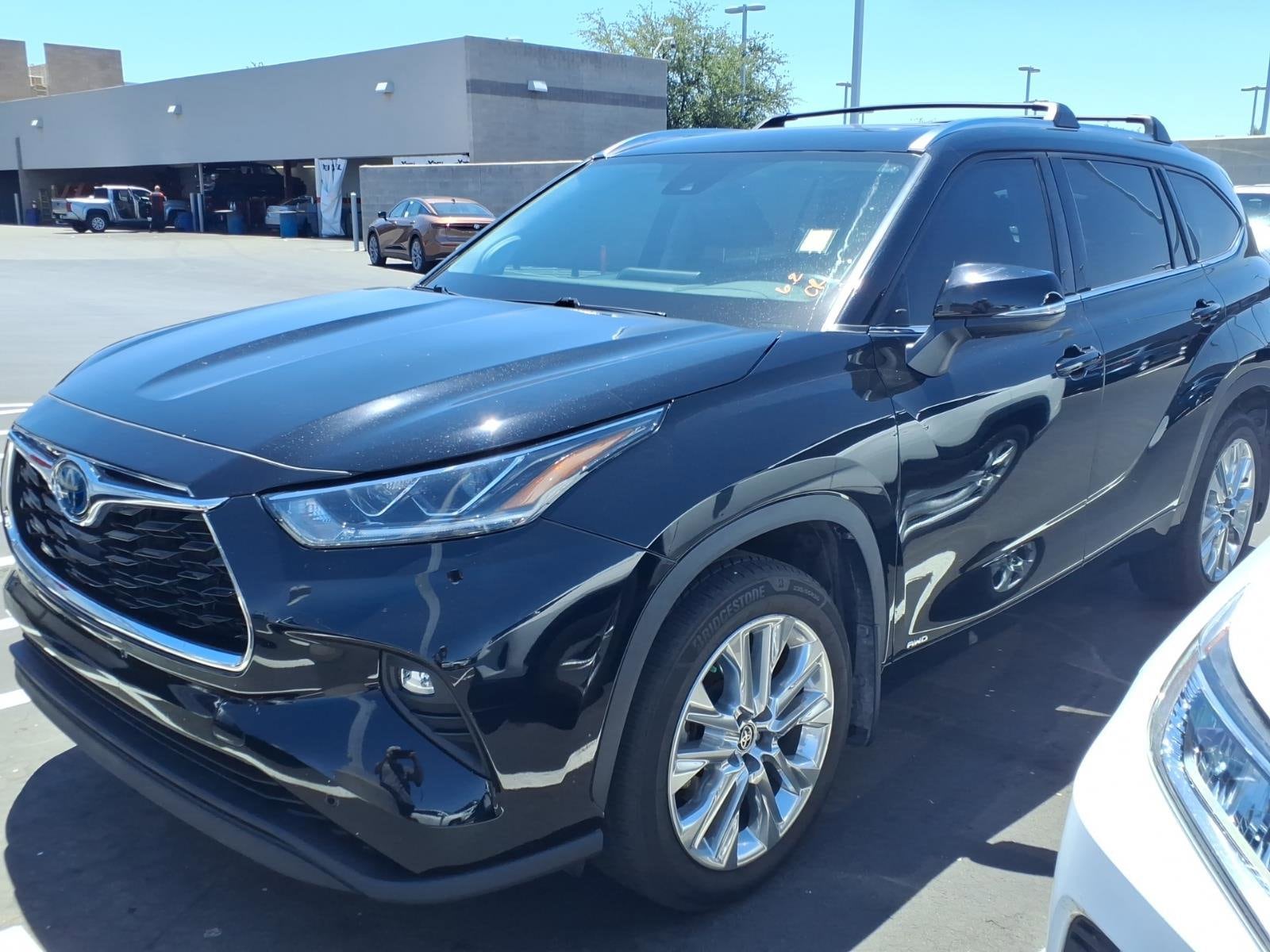2022 Toyota Highlander Limited Hybrid 4x4's photo
