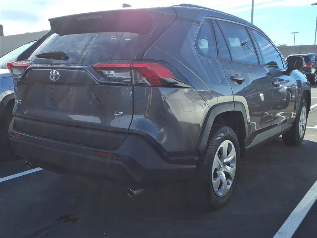 2019 Toyota RAV4 LE photo 3