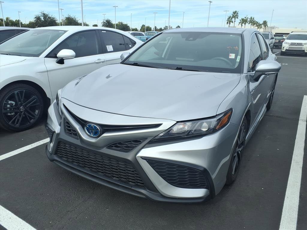 2021 Toyota Camry SE's photo