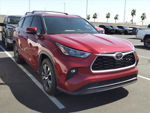 Used 2020 Toyota Highlander XLE with VIN 5TDHZRAH6LS510128 for sale in Chandler, AZ