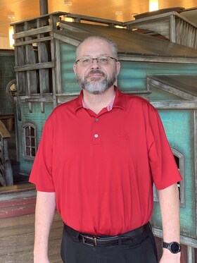 Staff member Mark Ostaszewski from ID_3dd323