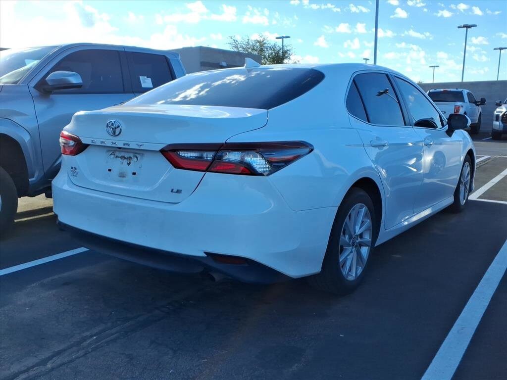 2021 Toyota Camry LE photo 3