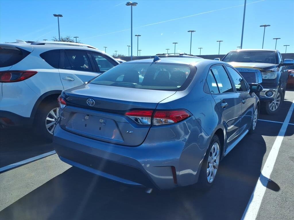 2021 Toyota Corolla LE photo 3
