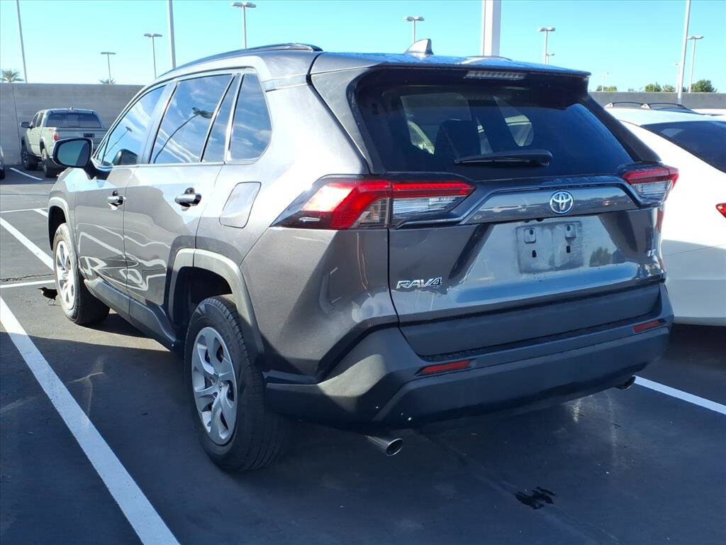 2019 Toyota RAV4 LE photo 2