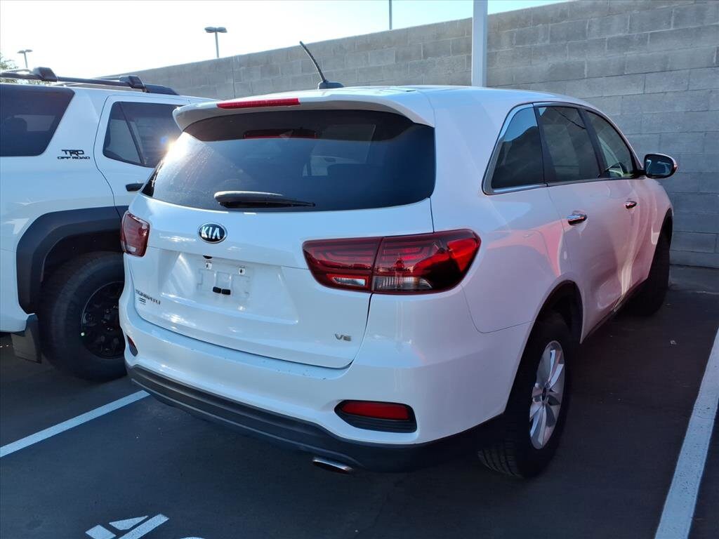 2020 Kia Sorento LX photo 2