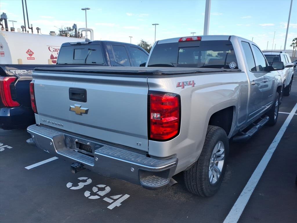 2018 Chevrolet Silverado LT photo 4