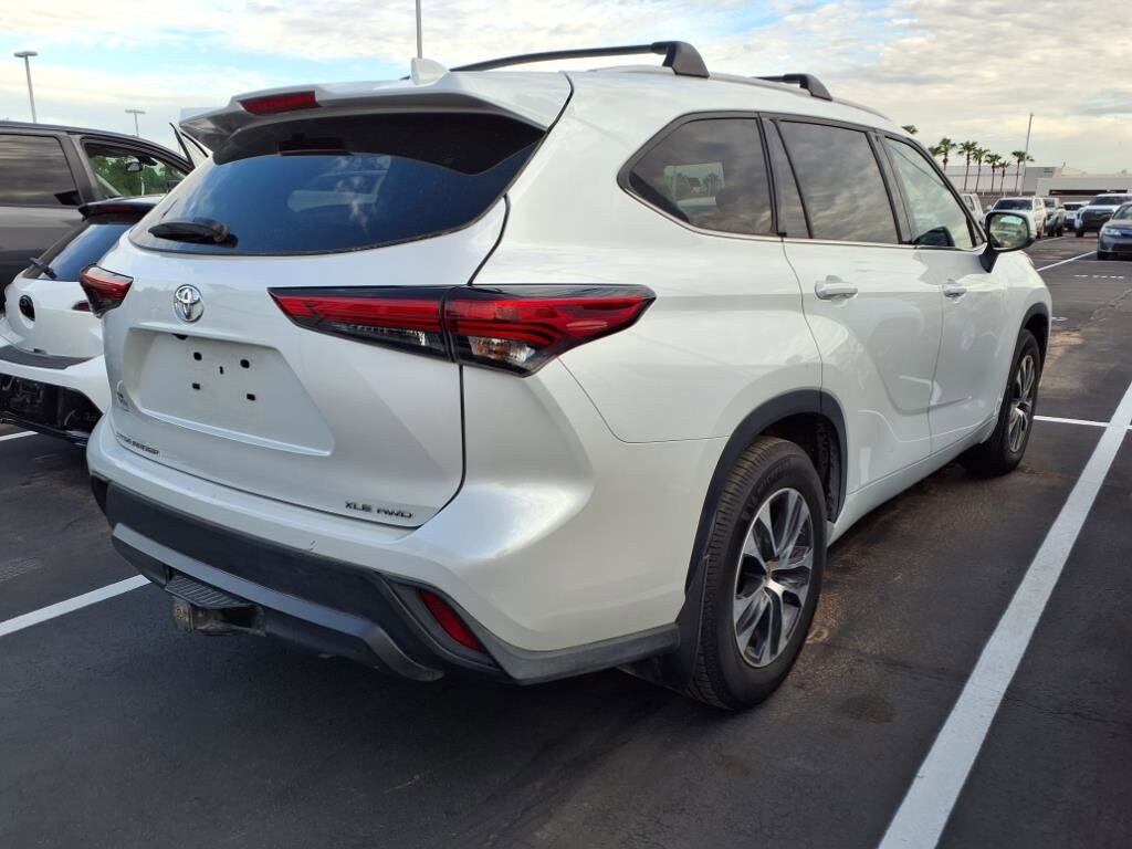 2022 Toyota Highlander XLE photo 3