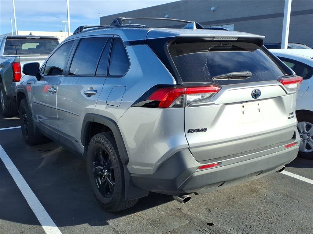 2021 Toyota RAV4 Hybrid XLE photo 3