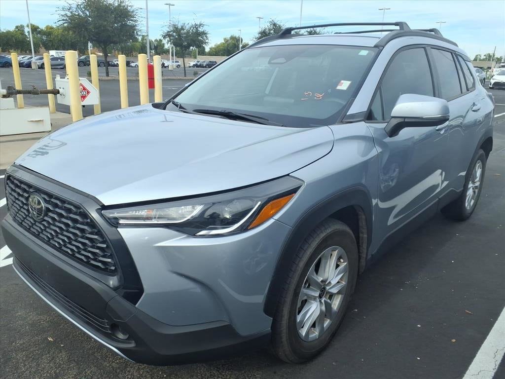 2024 Toyota Corolla Cross LE's photo