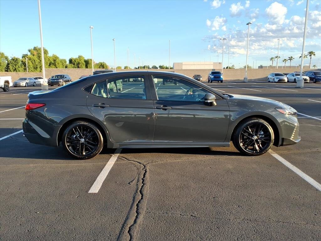 2025 Toyota Camry SE photo 3