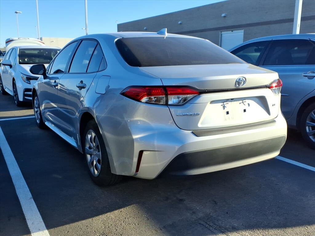 2023 Toyota Corolla LE photo 3