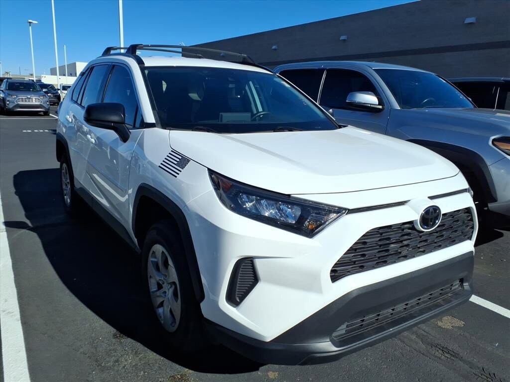 2021 Toyota RAV4 LE photo 2
