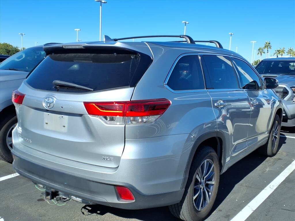 Used 2017 Toyota Highlander XLE V6 Sport Utility