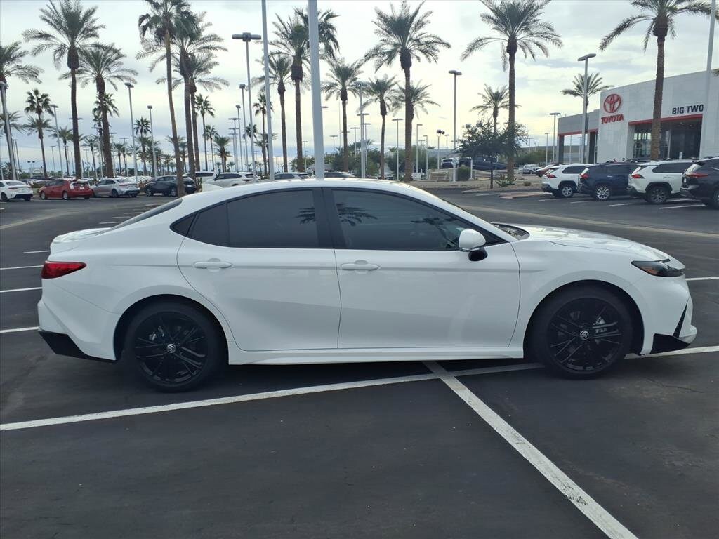 2025 Toyota Camry SE photo 3